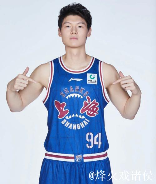 王哲林今夏真努力！体型精壮，罚球蜕变，新援牵制下有望暴走！